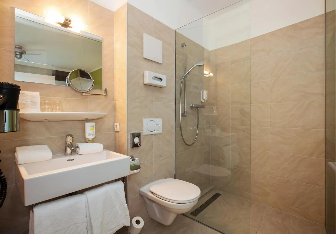 Basic Hotel Innsbruck 3*,