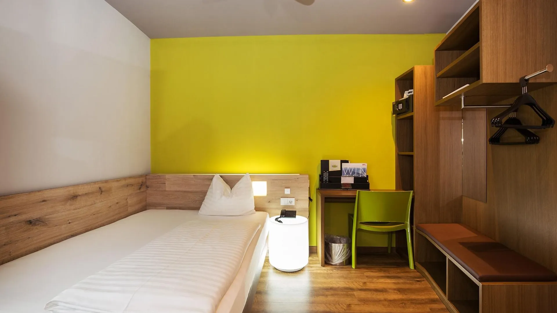 Basic Hotel Innsbruck 3*,